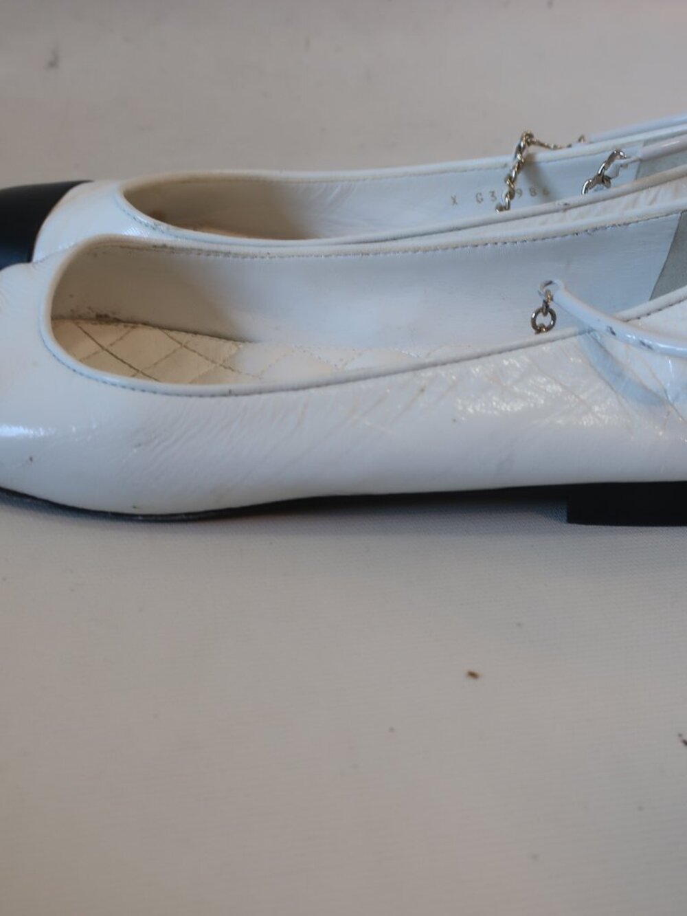 Chanel Wht Pat Leather, Blk Leather Cap Toe Ankle Chain Ballet Flats 39 EUR/US 9 - Picture 8 of 11